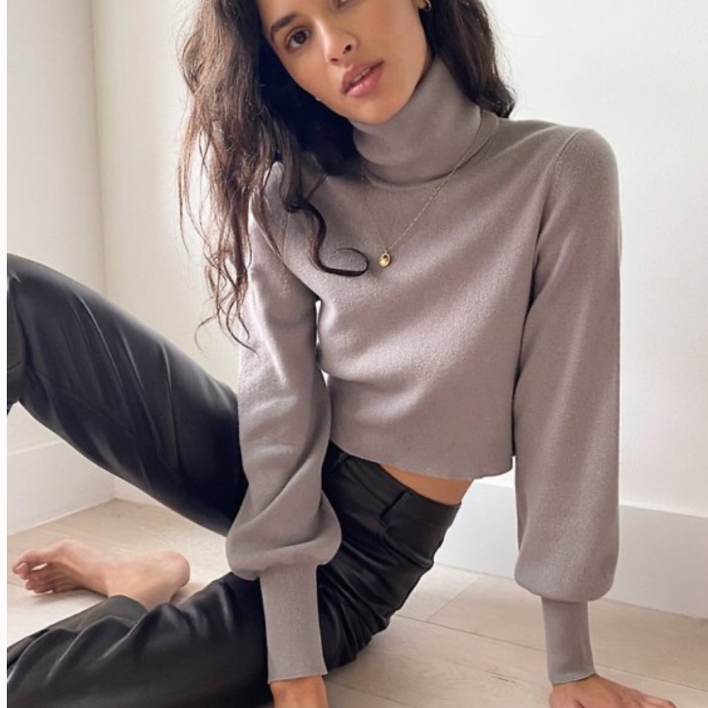 Aritzia rebecca sweater size large